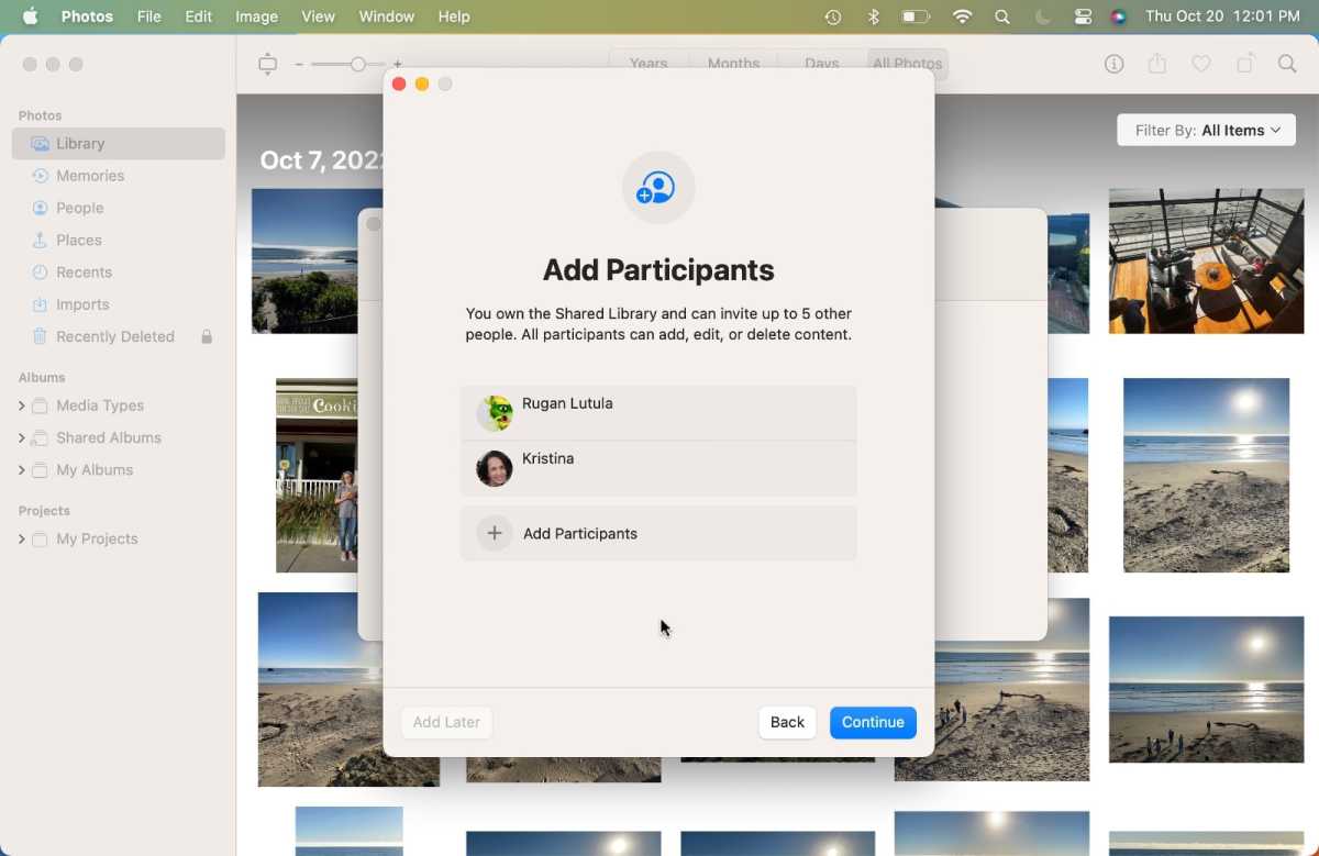 Cuando agrega personas a una biblioteca de fotos compartida de iCloud, puede elegir entre sus contactos.