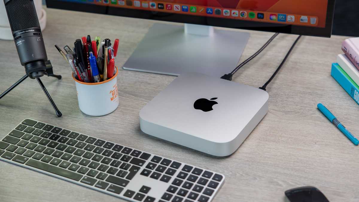 Apple MacMini M2 2023 en el escritorio